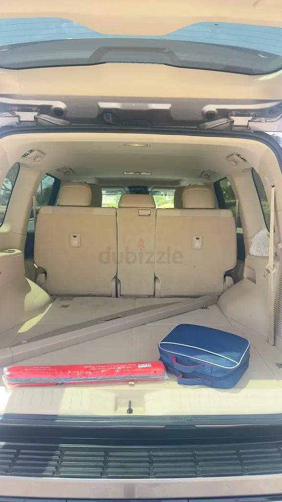 Land Cruiser GXR 2023 original paint no accident - Image 8