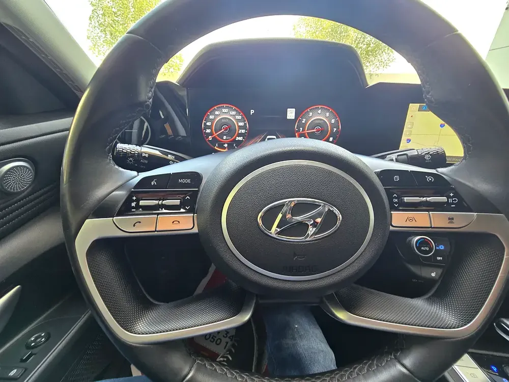 2023 Hyundai Elantra SEL - American Specs -radar line spot push door push start - Image 9