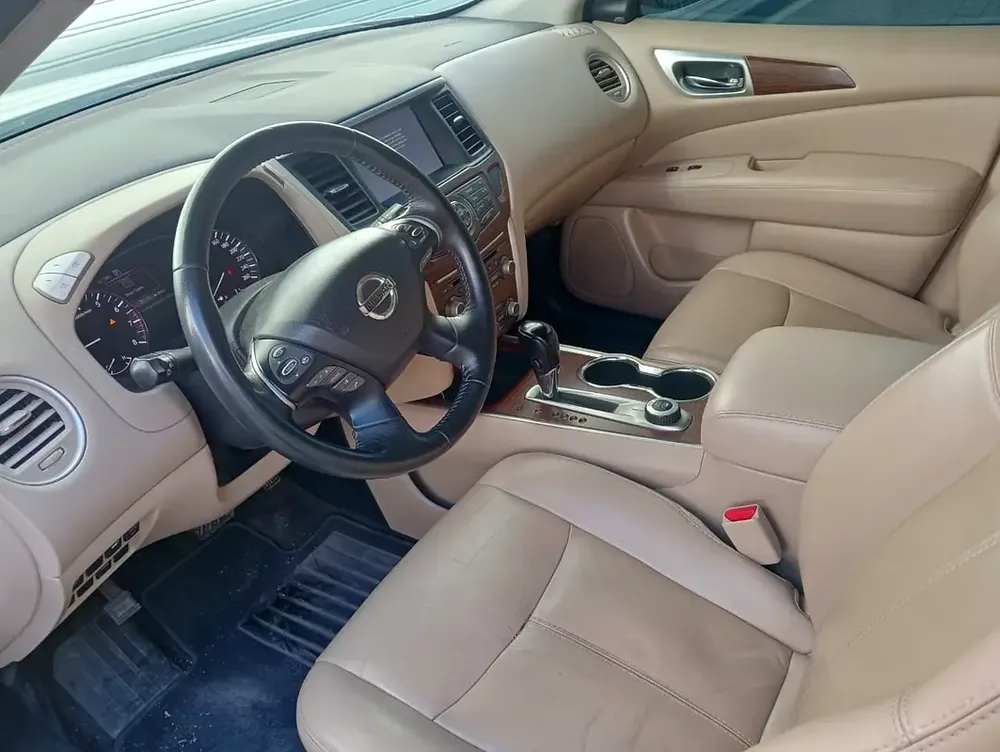 Nissan Pathfinder SV mid night 2019 single owner gcc accident free - Image 4