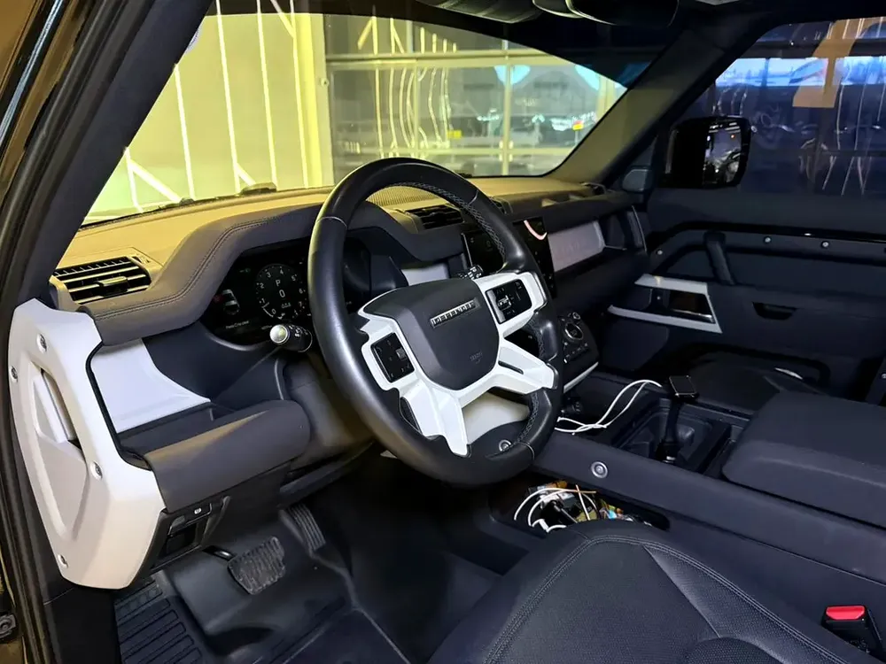 2023 Land Rover Defender P300 - Perfect Condition - 2 Years Full Warranty - Image 9