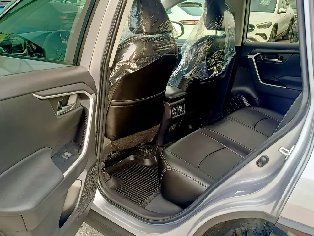 2023 Toyota RAV4 XLE Premium Perfect Condition - Image 11