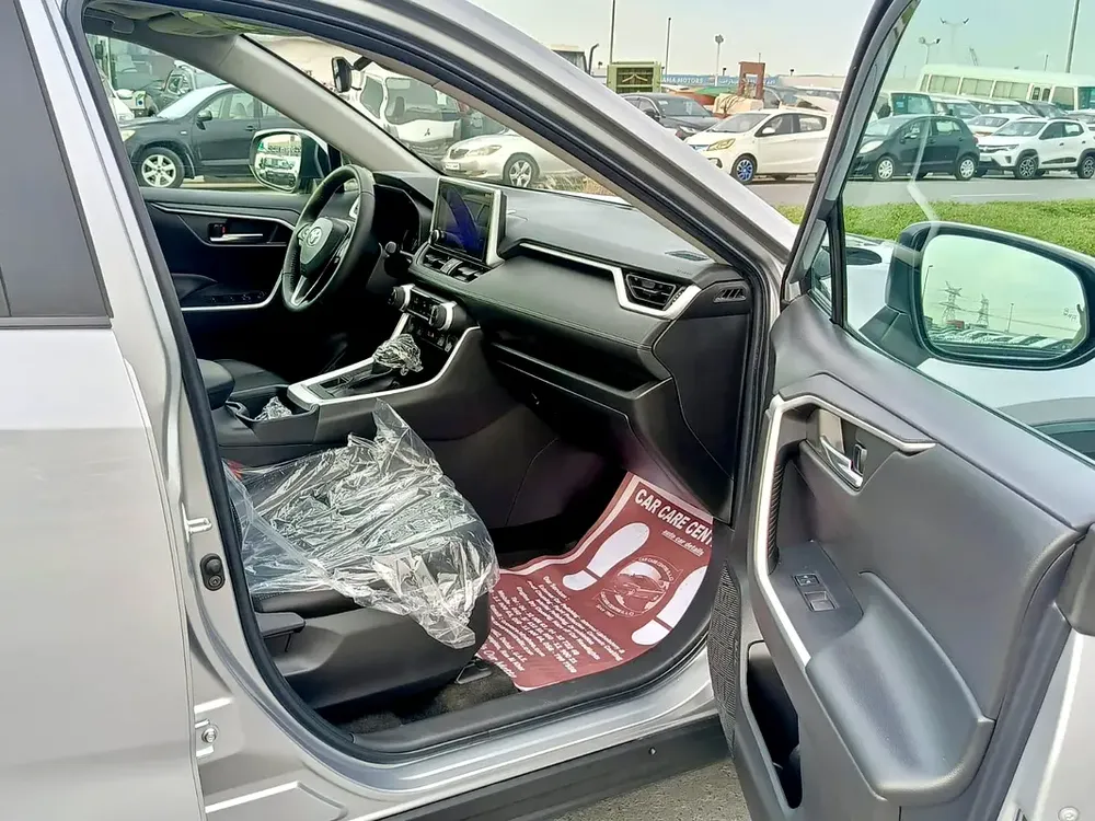 2023 Toyota RAV4 XLE Premium Perfect Condition - Image 13