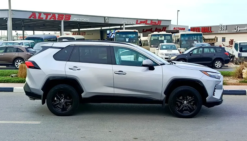 2023 Toyota RAV4 XLE Premium Perfect Condition - Image 4
