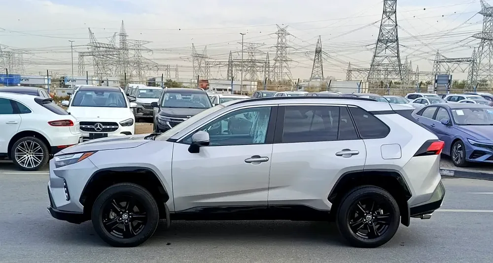 2023 Toyota RAV4 XLE Premium Perfect Condition - Image 5