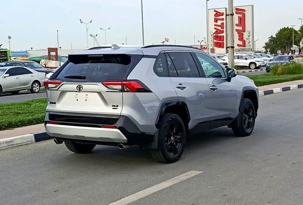 2023 Toyota RAV4 XLE Premium Perfect Condition - Image 6