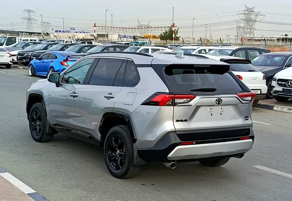 2023 Toyota RAV4 XLE Premium Perfect Condition - Image 7