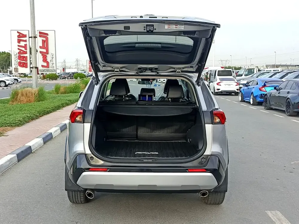 2023 Toyota RAV4 XLE Premium Perfect Condition - Image 9