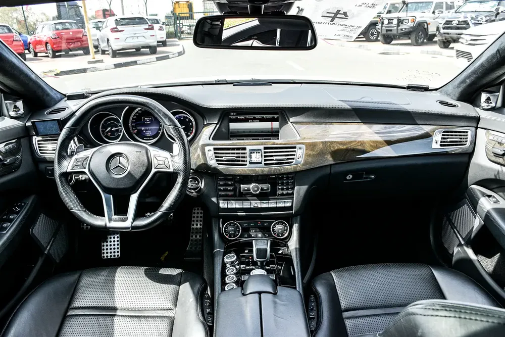2013 - BENZ CLS63 AMG SHOOTING BRAKE - BRAND NEW CONDITION - ONLY 82,000 KM - Image 10