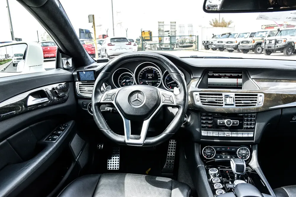 2013 - BENZ CLS63 AMG SHOOTING BRAKE - BRAND NEW CONDITION - ONLY 82,000 KM - Image 11