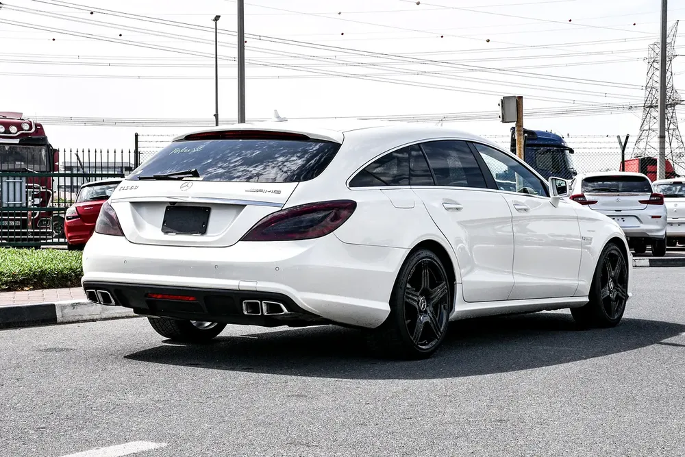 2013 - BENZ CLS63 AMG SHOOTING BRAKE - BRAND NEW CONDITION - ONLY 82,000 KM - Image 6