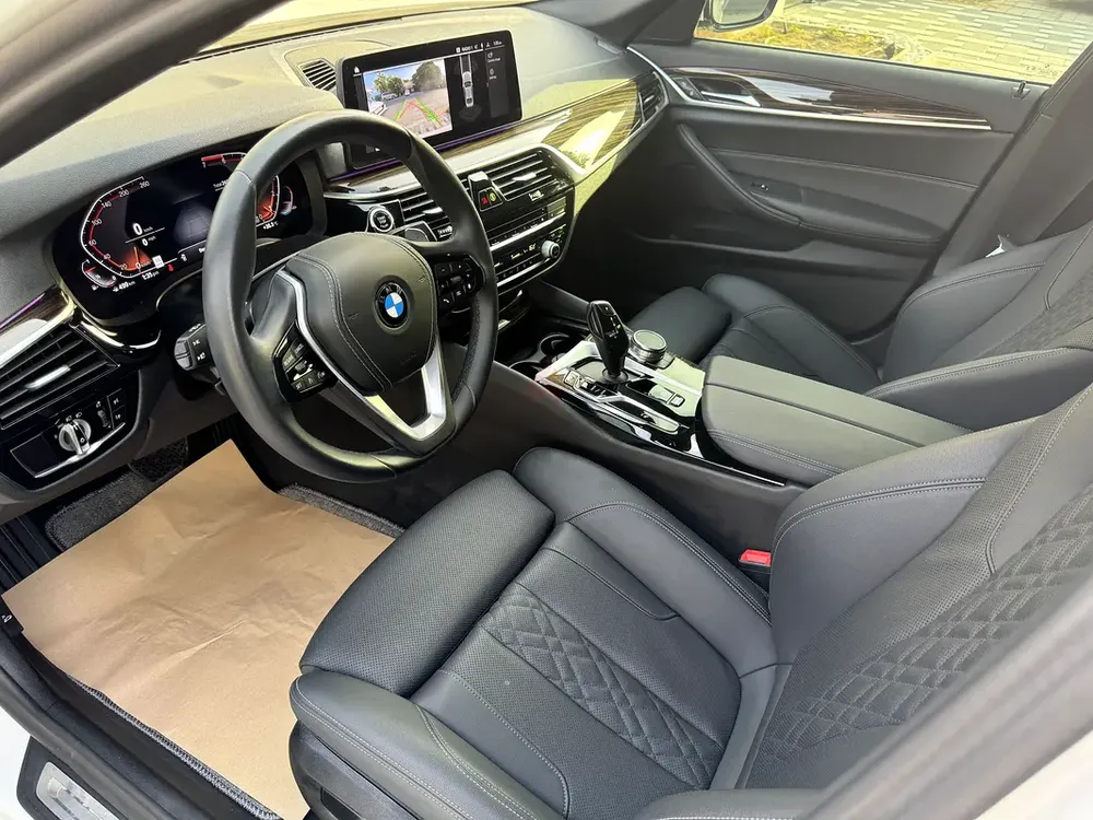 BMW 5-Series 530i Mint Condition - Image 5