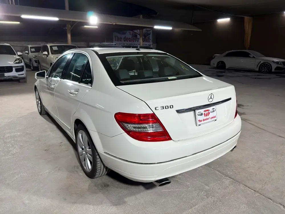 MERCEDES C-CLASS C300 2010 3.0L | FULL SERVICE HISTORY | TWO KEYS | BLACK LEATHER INTERIOR - Image 4