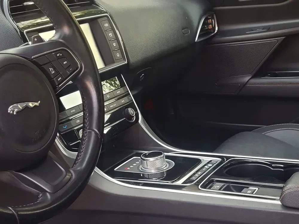 Accident Free | Jaguar XE 2016 | GCC Specs | Full Option | Best Price! - Image 12