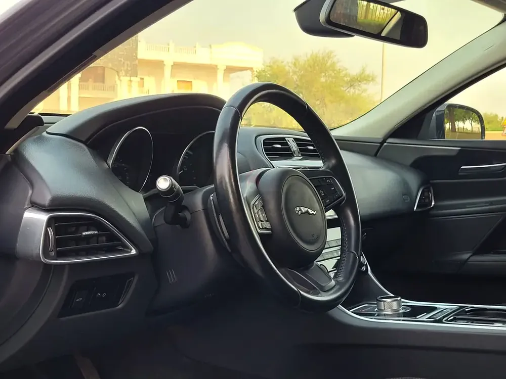 Accident Free | Jaguar XE 2016 | GCC Specs | Full Option | Best Price! - Image 8