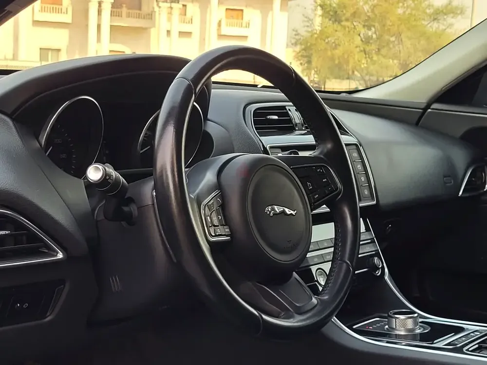 Accident Free | Jaguar XE 2016 | GCC Specs | Full Option | Best Price! - Image 9