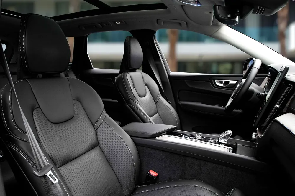 4,113 P.M |  XC60 Ultra Dark | 0% Downpayment | 5 Year Volvo Warranty + Service! - Image 11