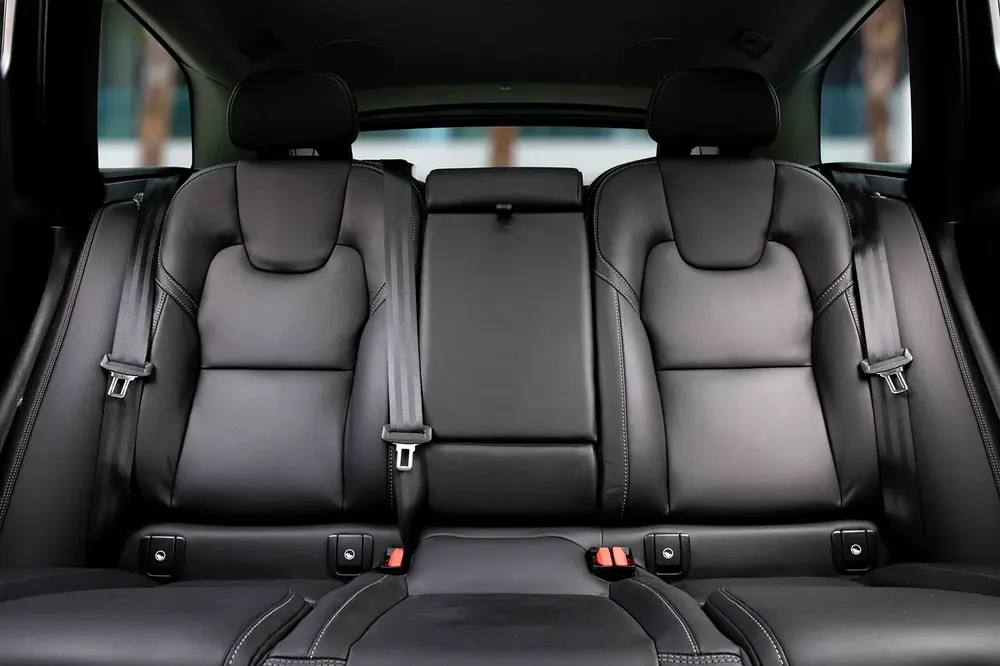 4,113 P.M |  XC60 Ultra Dark | 0% Downpayment | 5 Year Volvo Warranty + Service! - Image 12