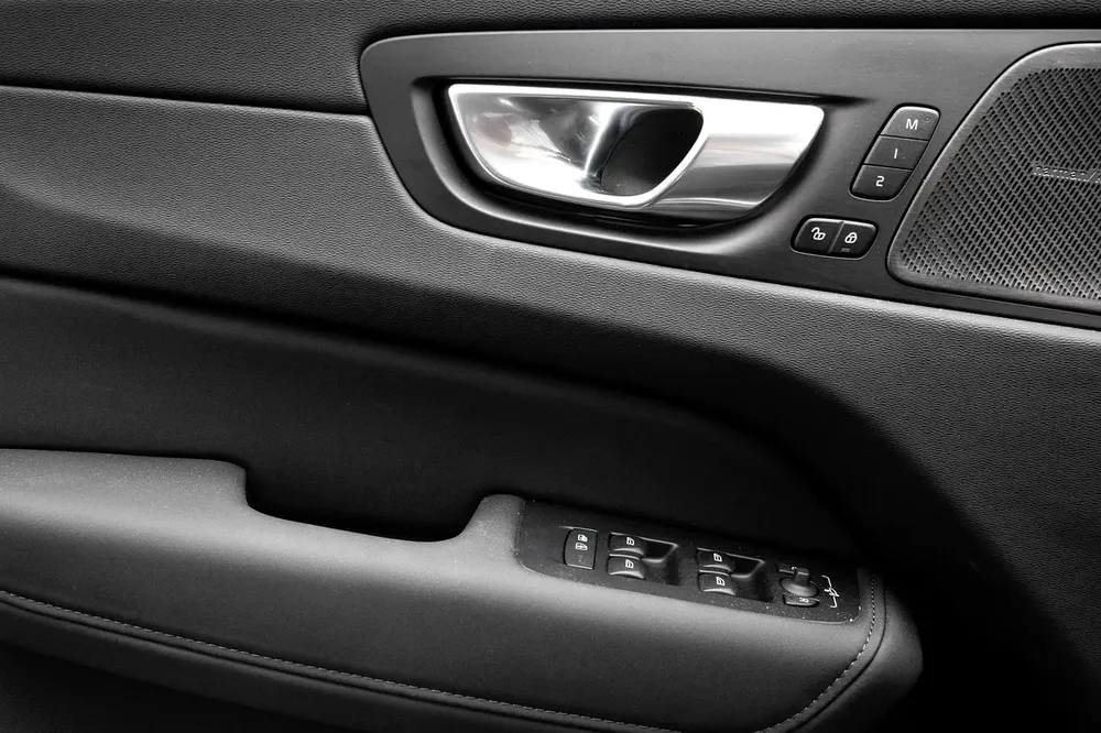4,113 P.M |  XC60 Ultra Dark | 0% Downpayment | 5 Year Volvo Warranty + Service! - Image 13