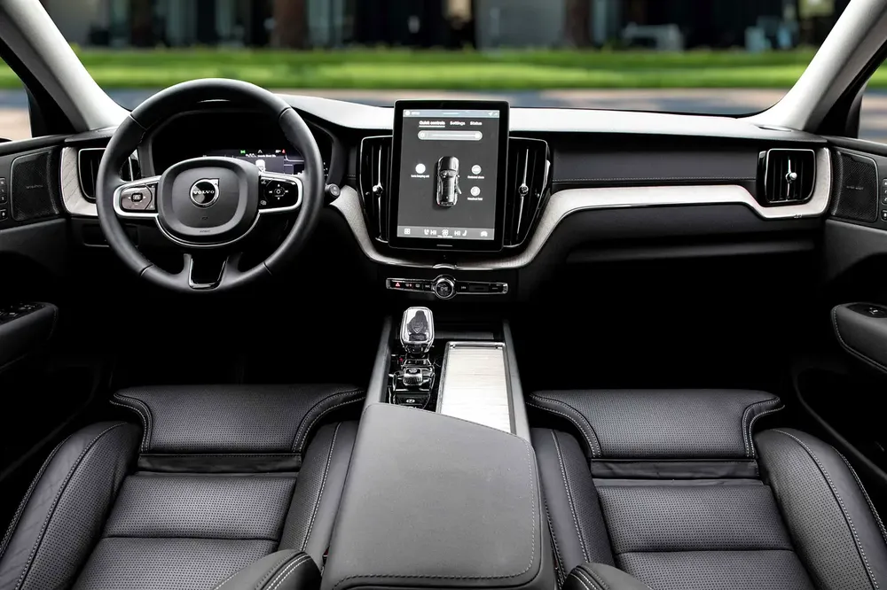 4,113 P.M |  XC60 Ultra Dark | 0% Downpayment | 5 Year Volvo Warranty + Service! - Image 8