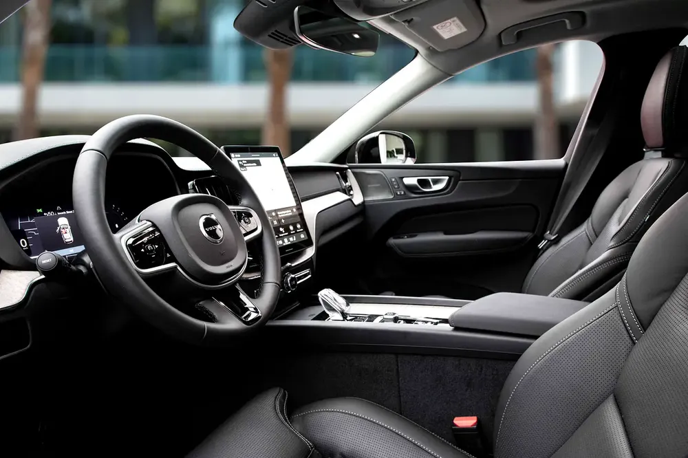 4,113 P.M |  XC60 Ultra Dark | 0% Downpayment | 5 Year Volvo Warranty + Service! - Image 9