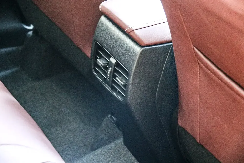 Corolla Cross Hybrid Full 2025 GCC SPECS FOR EXPORT - Image 19