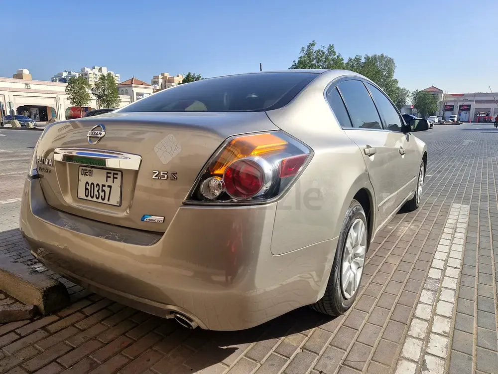 Low kms Nissan Altima 2012-Well Maintained - Image 14