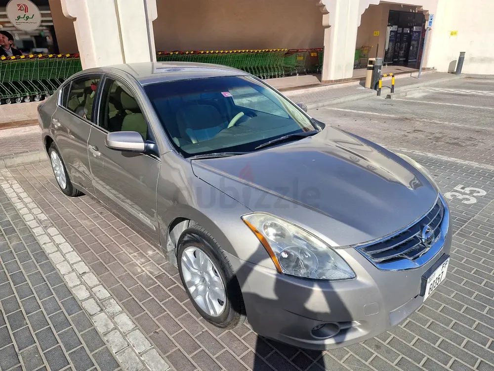 Low kms Nissan Altima 2012-Well Maintained - Image 17