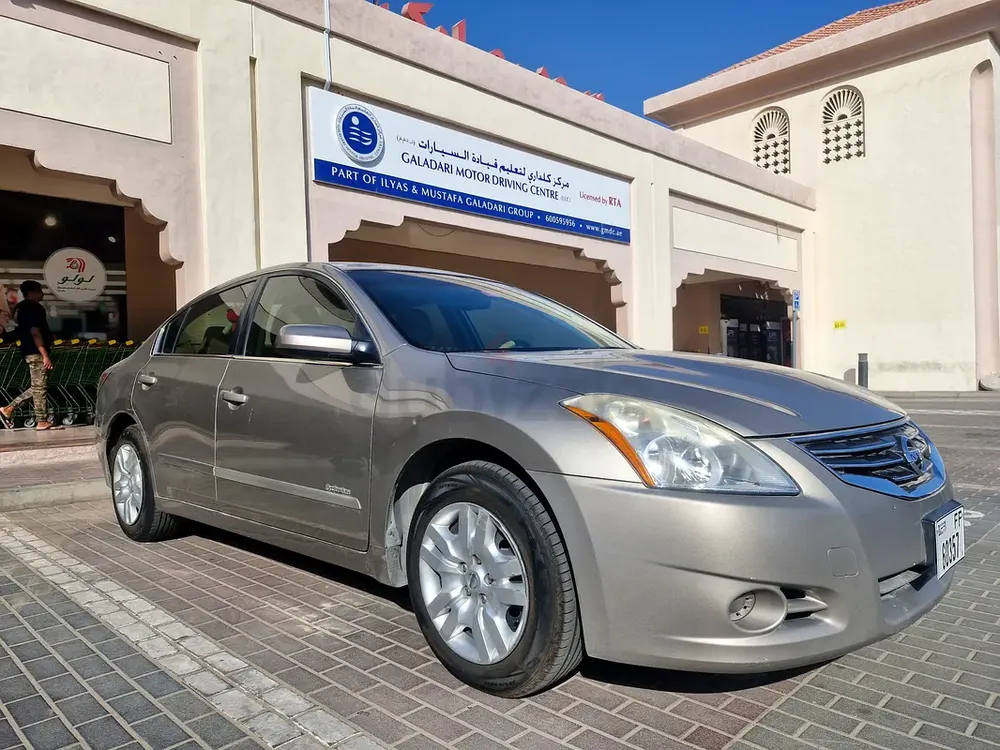 Low kms Nissan Altima 2012-Well Maintained - Image 18