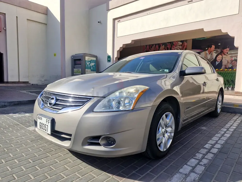 Low kms Nissan Altima 2012-Well Maintained - Image 4