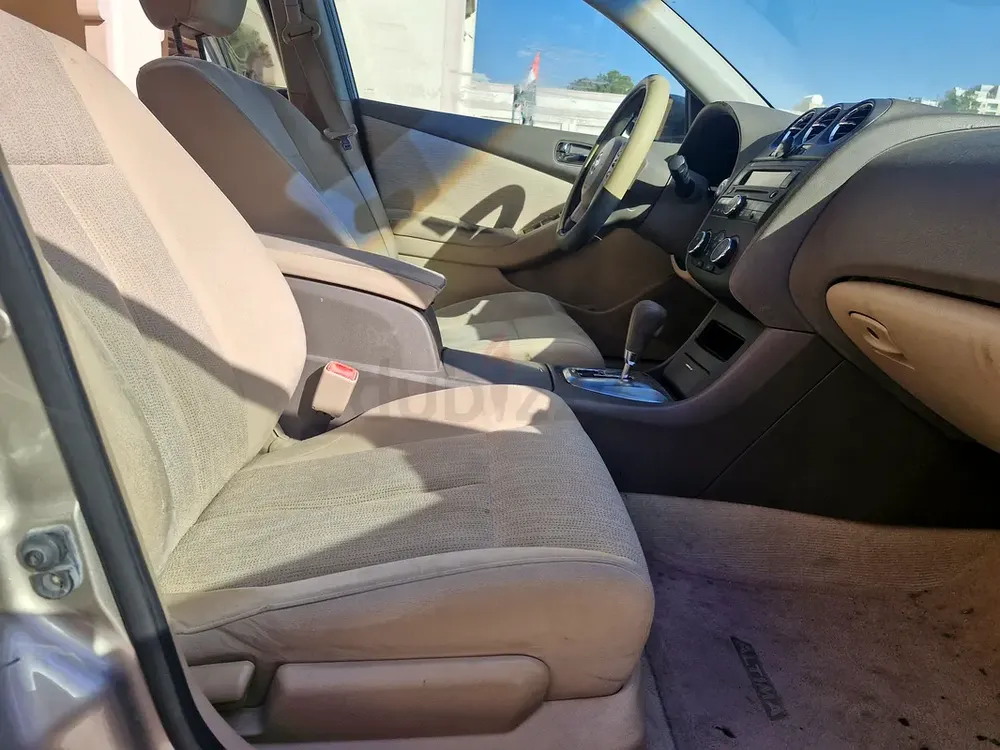 Low kms Nissan Altima 2012-Well Maintained - Image 7