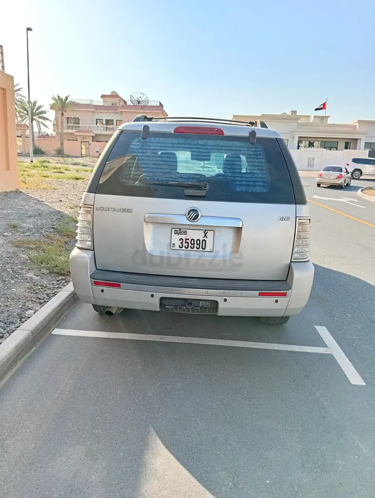 2009 Mercury Mountaineer Luxury | GCC Specs | Well Maintained - Image 4