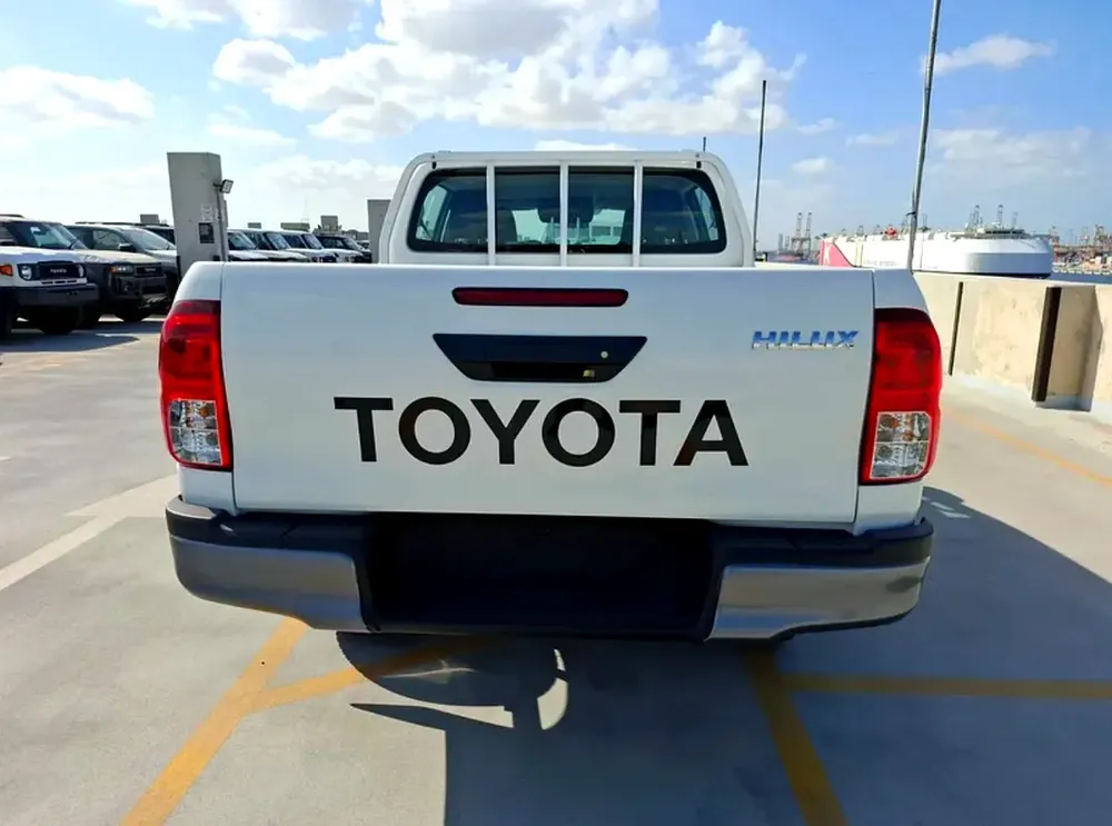 Toyota Hilux Toyota Hilux Double Cab Narrow Body Manual 2.4L Diesel - Image 4