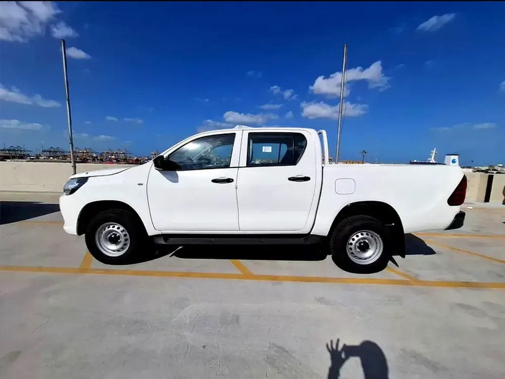 Toyota Hilux Toyota Hilux Double Cab Narrow Body Manual 2.4L Diesel - Image 5