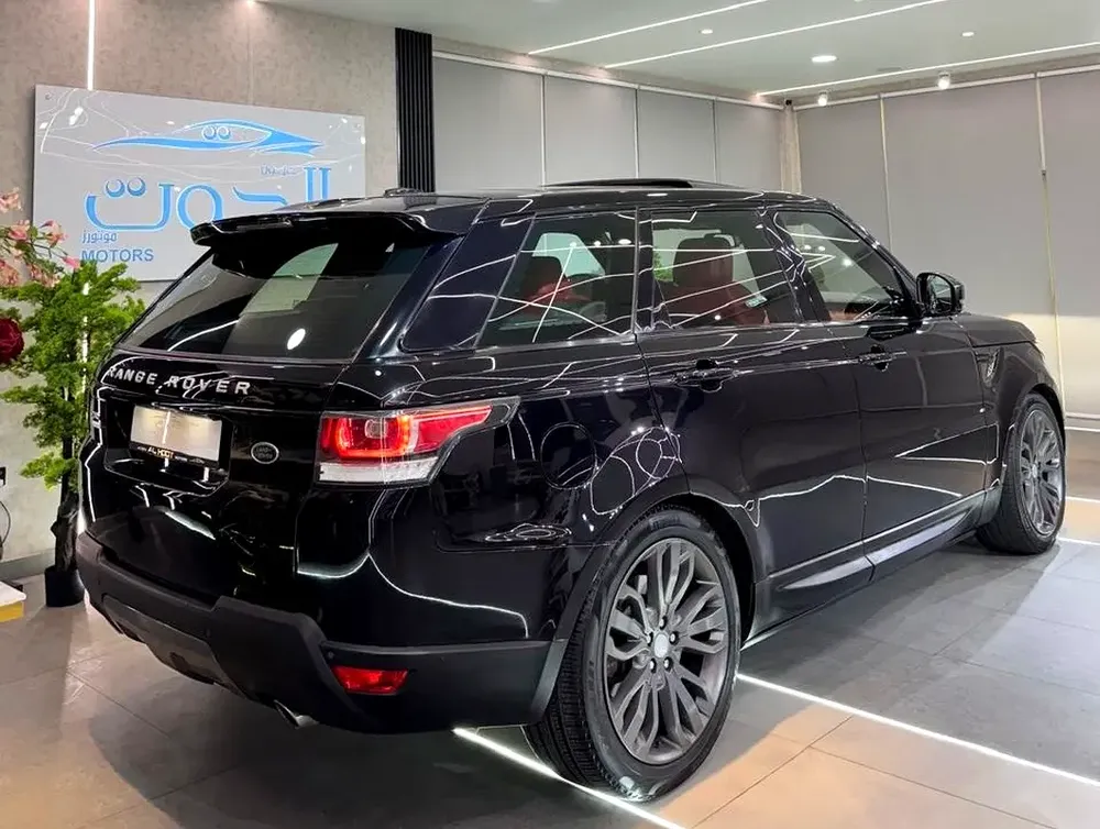 ELITE RANGE ROVER SPORT || SUPERCHARGED || GCC || FULLY LOADED || ACCIDENTS FREE - Image 11