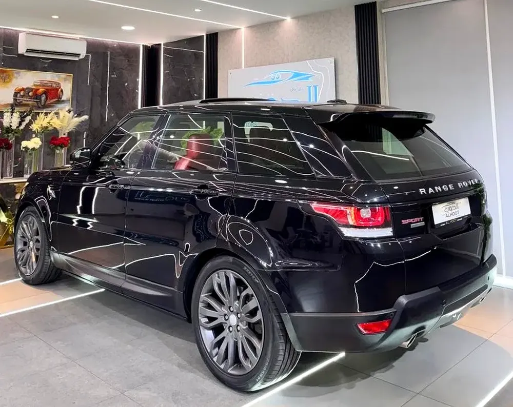 ELITE RANGE ROVER SPORT || SUPERCHARGED || GCC || FULLY LOADED || ACCIDENTS FREE - Image 4