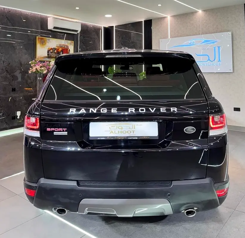 ELITE RANGE ROVER SPORT || SUPERCHARGED || GCC || FULLY LOADED || ACCIDENTS FREE - Image 9