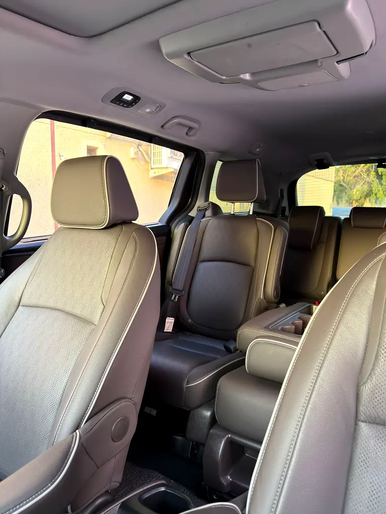 Honda Odyssey Touring Elite 2023 - Korean Specs - Like New - Image 10
