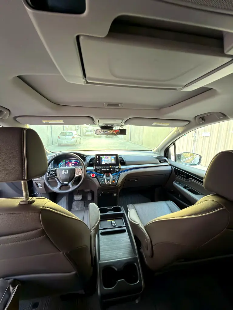 Honda Odyssey Touring Elite 2023 - Korean Specs - Like New - Image 13