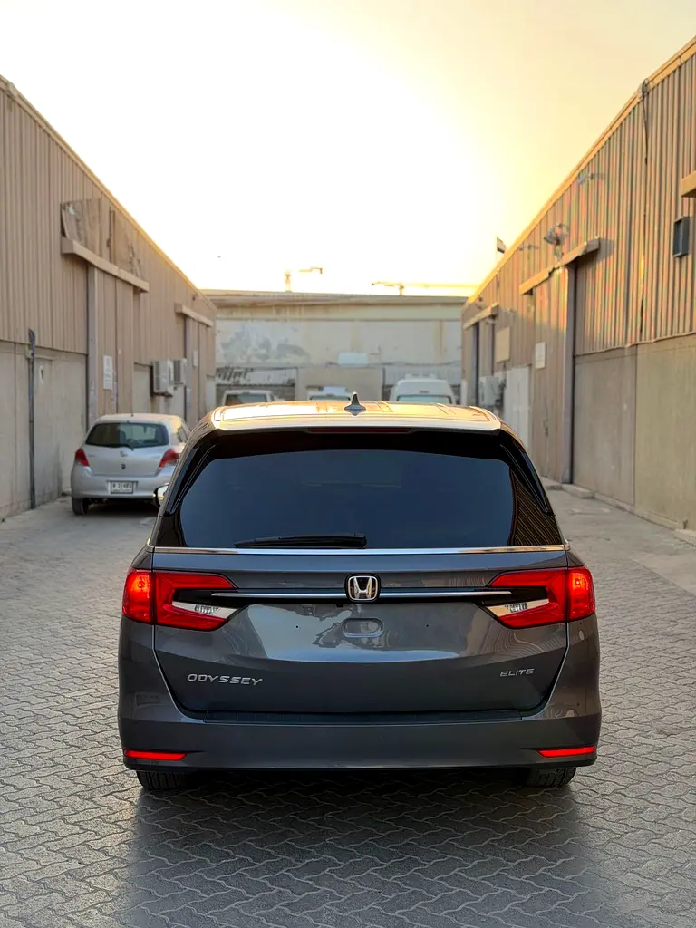 Honda Odyssey Touring Elite 2023 - Korean Specs - Like New - Image 4
