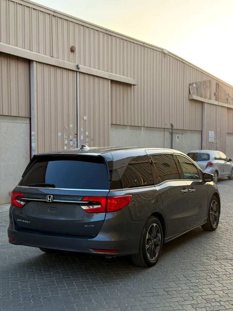 Honda Odyssey Touring Elite 2023 - Korean Specs - Like New - Image 5