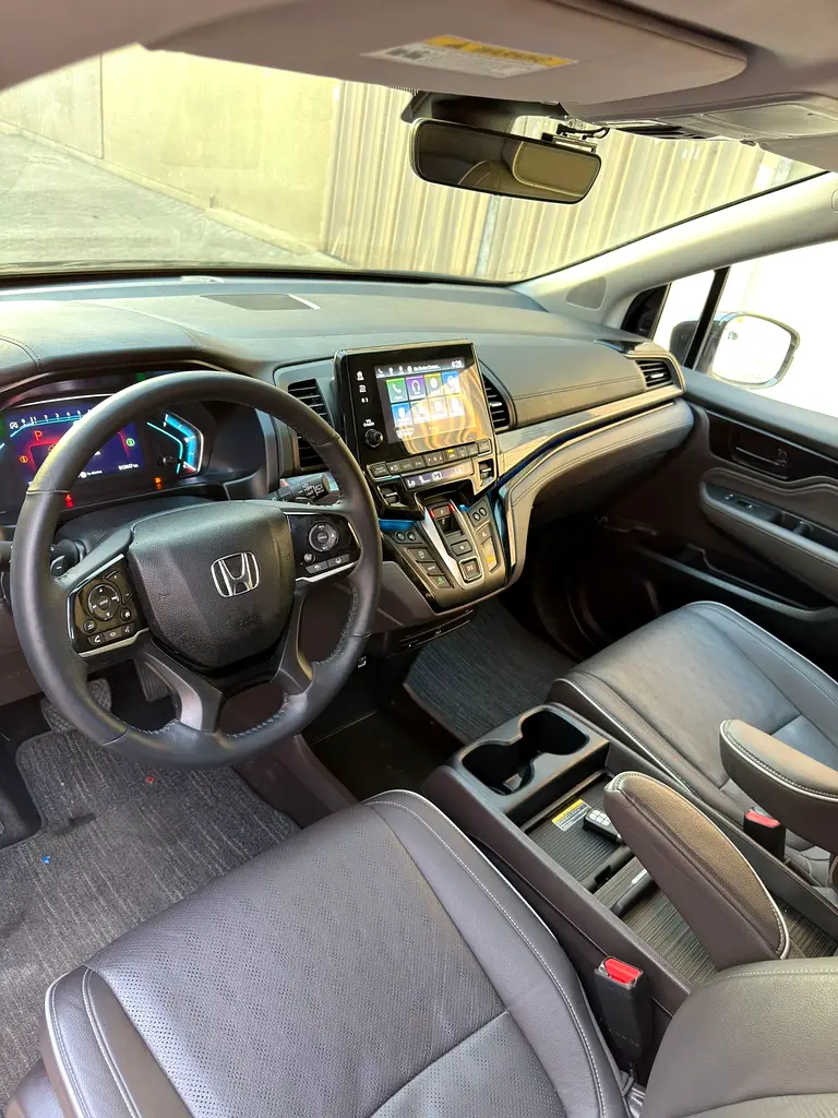 Honda Odyssey Touring Elite 2023 - Korean Specs - Like New - Image 8