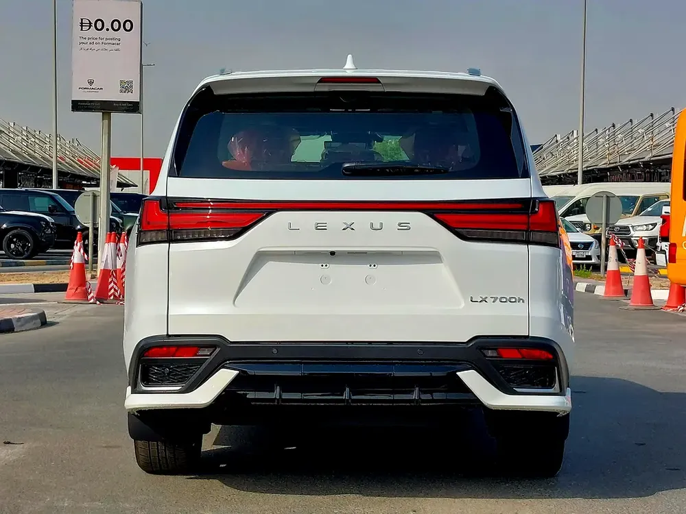 Lexus LX 700h F-Sport 2026 GCC Specs - For Export - Image 4