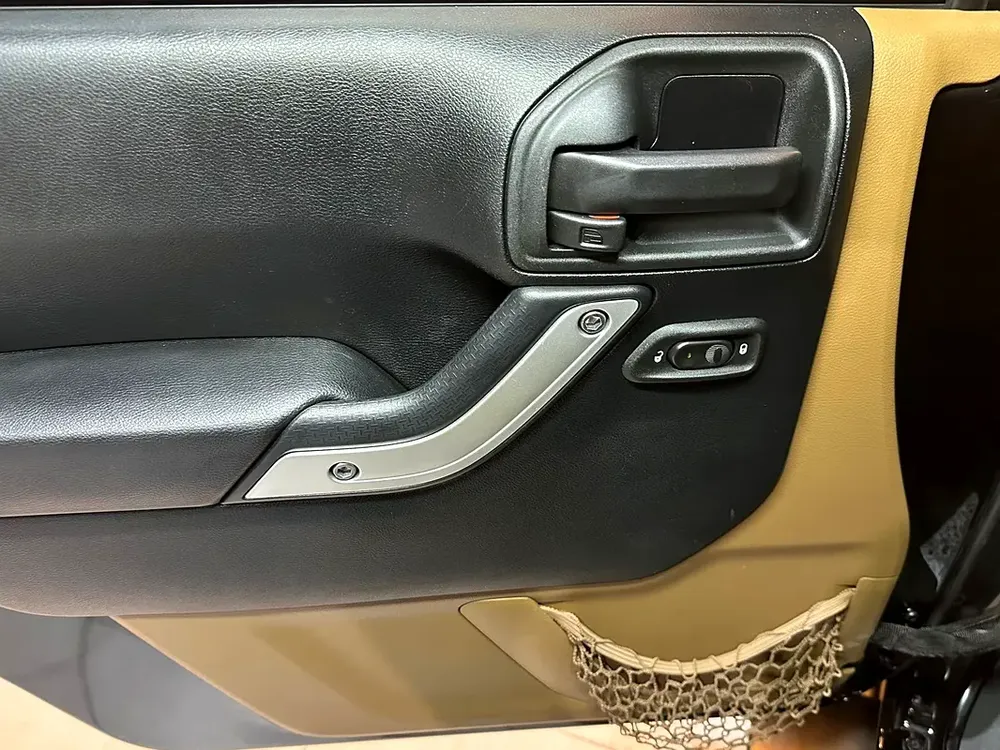 2016 Jeep Wrangler Sahara GCC Specs - Excellent Condition! - Image 12