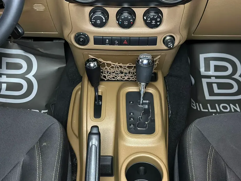 2016 Jeep Wrangler Sahara GCC Specs - Excellent Condition! - Image 7