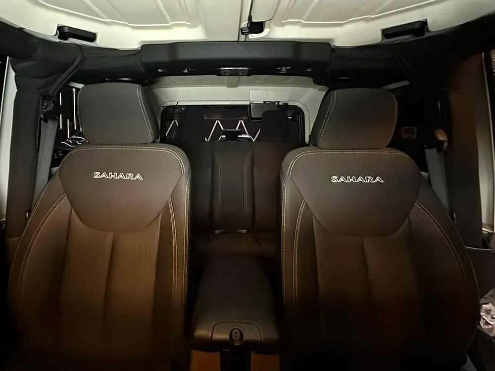 2016 Jeep Wrangler Sahara GCC Specs - Excellent Condition! - Image 9