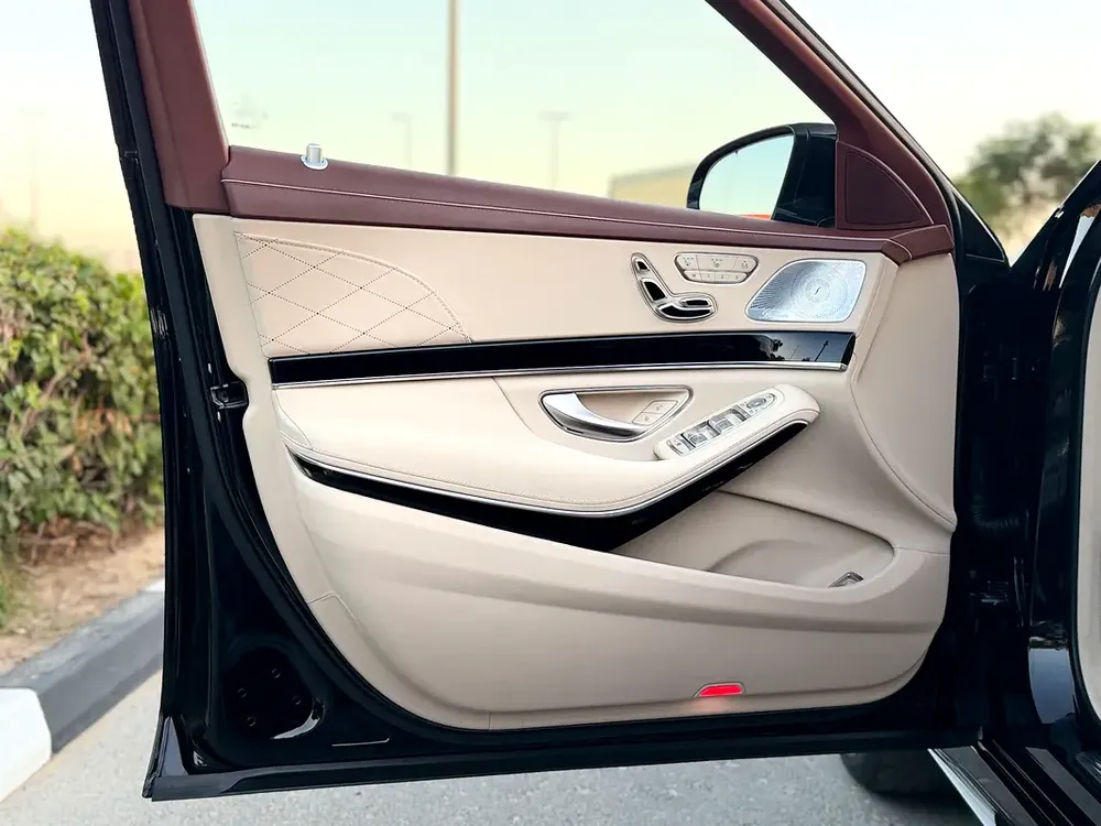 Mercedes-Benz S-Class S 560 4MATIC 2018 - GCC Specs - Image 7