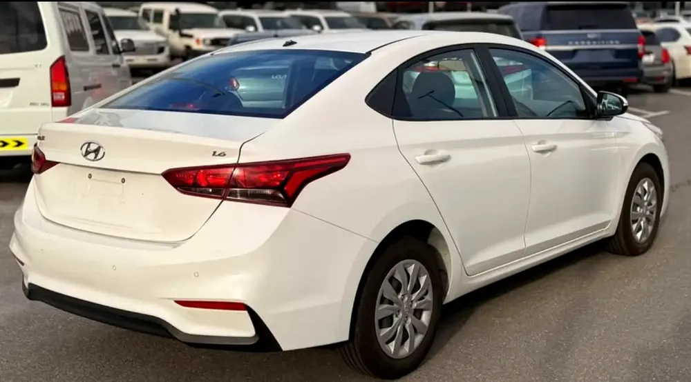 2020 Hyundai Accent GL GCC Specs - Excellent Condition - Image 4