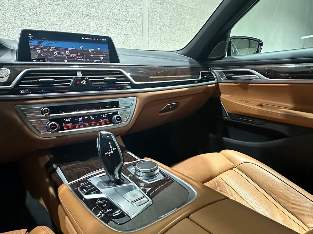 2,458AED/MONTH -- AGENCY WARRANTY/SERVICE CONTRACT -- 730Li M-SPORT - Image 10