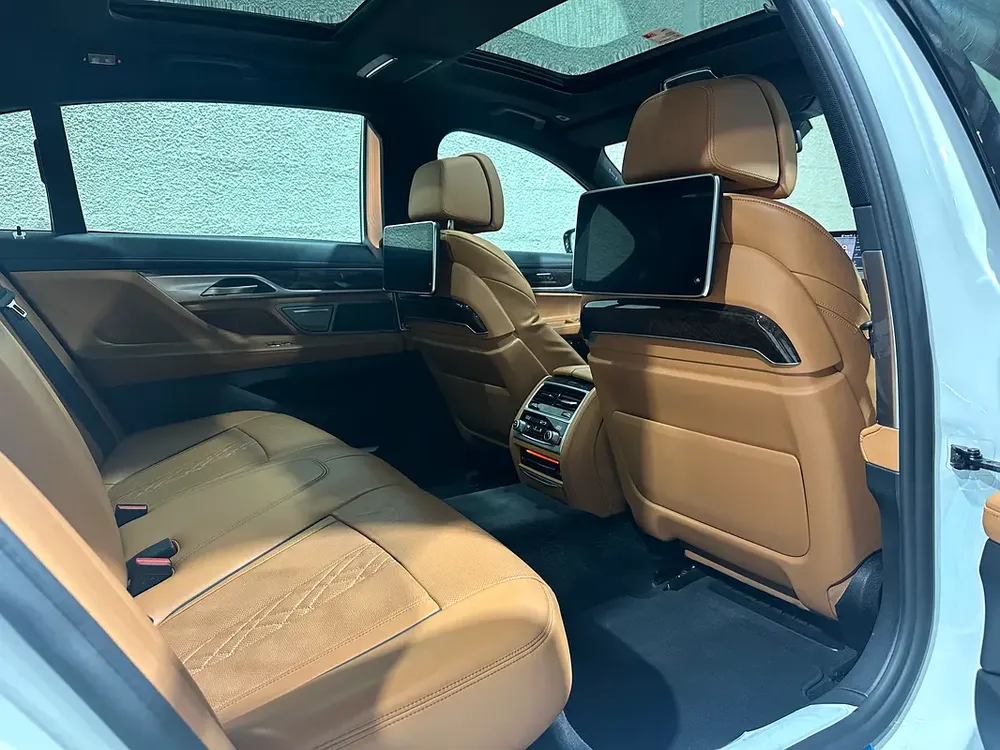 2,458AED/MONTH -- AGENCY WARRANTY/SERVICE CONTRACT -- 730Li M-SPORT - Image 11