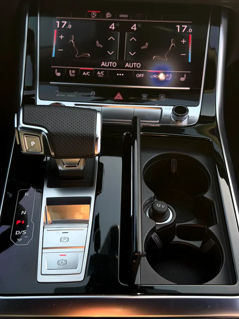 Audi RS Q8 4.0 TFSI quattro 2022 -Service Contract until 30/04/2028 - Image 16